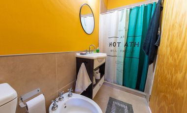 EN VENTA-CASA DE PASILLO DE  DOS DORMITORIOS-BARRIO LAS HERAS