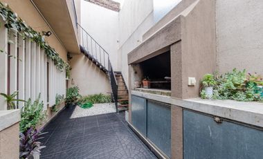 EN VENTA-CASA DE PASILLO DE  DOS DORMITORIOS-BARRIO LAS HERAS