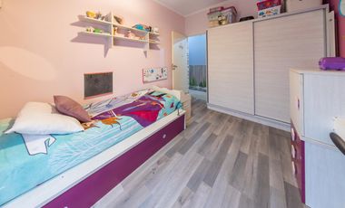 EN VENTA-CASA DE PASILLO DE  DOS DORMITORIOS-BARRIO LAS HERAS