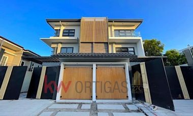 Luxury Duplex with Elevator for Sale in AFPOVAI Village, Taguig City
