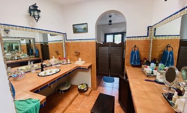 Magnífica Propiedad de 2 Casas en Venta