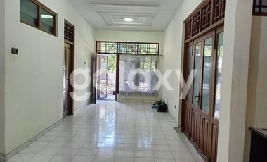 Dijual Rumah Bangunan Lama Menanggal Indah, Surabaya Selatan