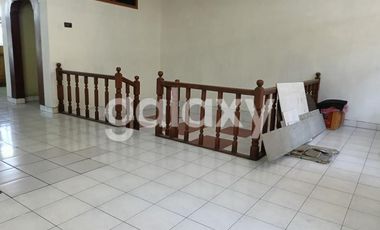 Dijual Rumah Bangunan Lama Menanggal Indah, Surabaya Selatan