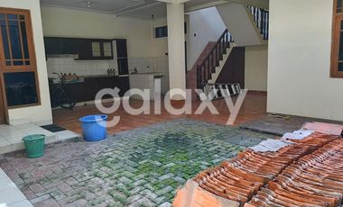 Dijual Rumah Bangunan Lama Menanggal Indah, Surabaya Selatan