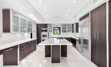 Lujosa casa en venta de 6 dorm. en Iquique