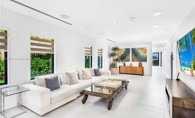 Lujosa casa en venta de 6 dorm. en Iquique