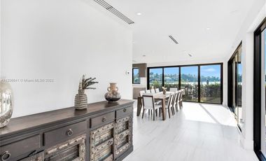 Lujosa casa en venta de 6 dorm. en Iquique