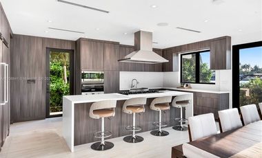 Lujosa casa en venta de 6 dorm. en Iquique