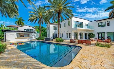 Lujosa casa en venta de 6 dorm. en Iquique