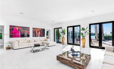 Lujosa casa en venta de 6 dorm. en Iquique