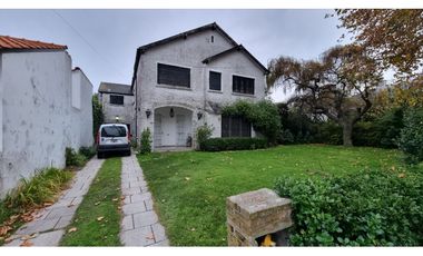 En venta: Chalet de estilo de 423m² sobre lote de 900m². Zona Güemes.