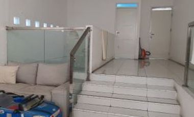 Rumah Second di Pinggir Jalan Raya Kejaksaan Kreo Tangerang