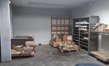 SE VENDE ÁMPLIO LOCAL COMERCIAL CON ENTREPISO E IMPORTANTES OFICINAS