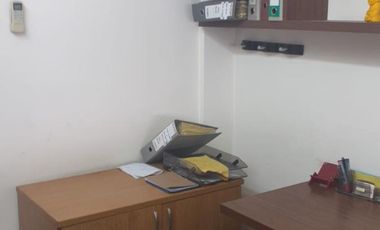 SE VENDE ÁMPLIO LOCAL COMERCIAL CON ENTREPISO E IMPORTANTES OFICINAS