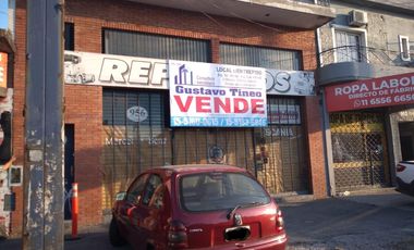 SE VENDE ÁMPLIO LOCAL COMERCIAL CON ENTREPISO E IMPORTANTES OFICINAS