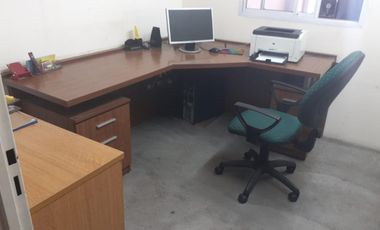 SE VENDE ÁMPLIO LOCAL COMERCIAL CON ENTREPISO E IMPORTANTES OFICINAS