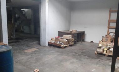SE VENDE ÁMPLIO LOCAL COMERCIAL CON ENTREPISO E IMPORTANTES OFICINAS