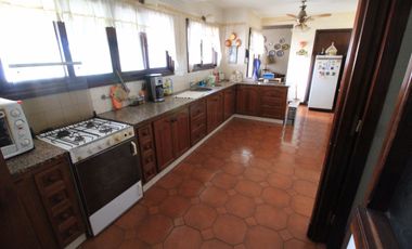 Chalet en venta Alvear y Paso, 3 plantas. 400 M2 Cubiertos.