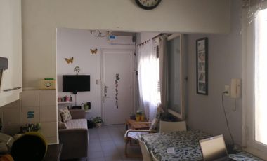 Hermoso y cómodo departamento de tres ambientes con cochera en venta en San Isidro.