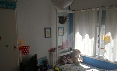 Hermoso y cómodo departamento de tres ambientes con cochera en venta en San Isidro.