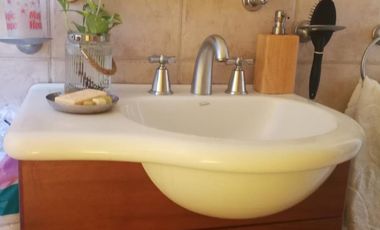 Hermoso y cómodo departamento de tres ambientes con cochera en venta en San Isidro.