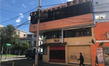 VENDO EDIFICIO RENTERO ESQUINERO LOCALES -RESTAURANTE- MARISCAL