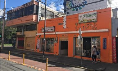 VENDO EDIFICIO RENTERO ESQUINERO LOCALES -RESTAURANTE- MARISCAL