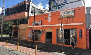 VENDO EDIFICIO RENTERO ESQUINERO LOCALES -RESTAURANTE- MARISCAL