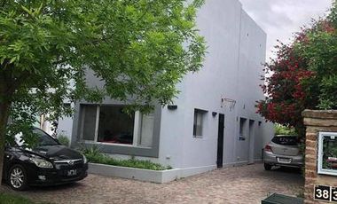 Moderna casa en Los Sauces Pilar