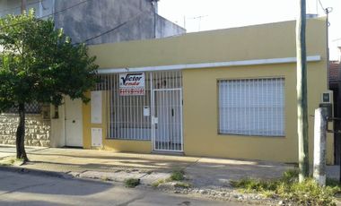 Casa con Departamento en venta en Castelar Sur