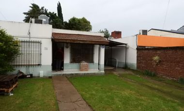 Excelente propiedad multifamiliar, dos casa de tres ambientes sobre lote de 10 x 35 en Garin