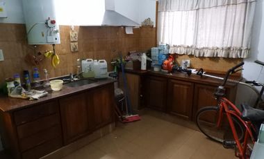 Excelente propiedad multifamiliar, dos casa de tres ambientes sobre lote de 10 x 35 en Garin