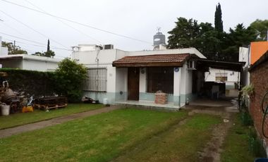 Excelente propiedad multifamiliar, dos casa de tres ambientes sobre lote de 10 x 35 en Garin