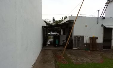 Excelente propiedad multifamiliar, dos casa de tres ambientes sobre lote de 10 x 35 en Garin