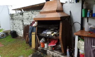 Excelente propiedad multifamiliar, dos casa de tres ambientes sobre lote de 10 x 35 en Garin