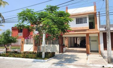 CASA EN VENTA CON 6 RECAMARAS COLONIA PETROLERA BOCA DEL RIO,VERACRUZ