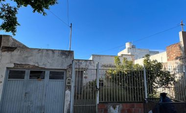 VENTA CASA CON LOTE DE 8,66 X 22, 65 EN ZÁRATE