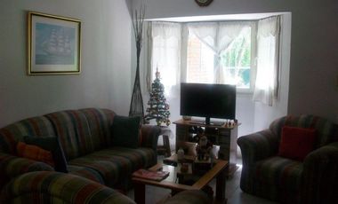 Triplex de categoría ubicado en Barrio cerrado Adrogué Village , a 300 metros de la Avenida Espora.