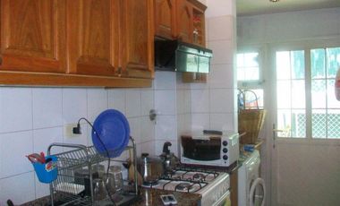 Triplex de categoría ubicado en Barrio cerrado Adrogué Village , a 300 metros de la Avenida Espora.