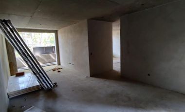 Excelente departamento  3 ambientes con cochera privada.