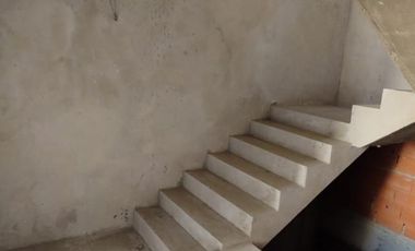 Excelente departamento  3 ambientes con cochera privada.