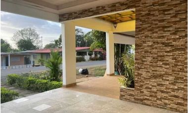 VENDO CASA EN LA CHORRERA BARRIO COLON BARRIO TORNO  5R