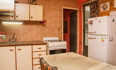 Casa 3 amb. + departamento con entrada independiente