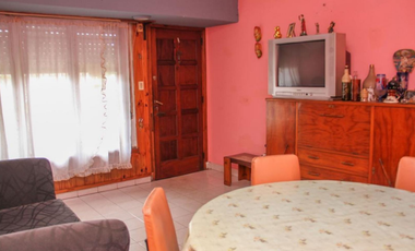 Casa 3 amb. + departamento con entrada independiente