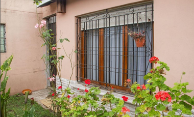 Casa 3 amb. + departamento con entrada independiente