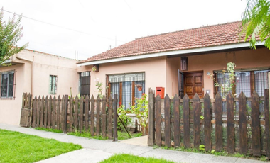 Casa 3 amb. + departamento con entrada independiente