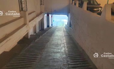 Enorme PH de 26x42M con capacidad para múltiples autos.