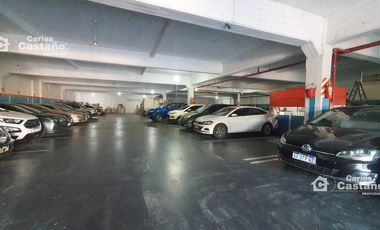 Enorme PH de 26x42M con capacidad para múltiples autos.