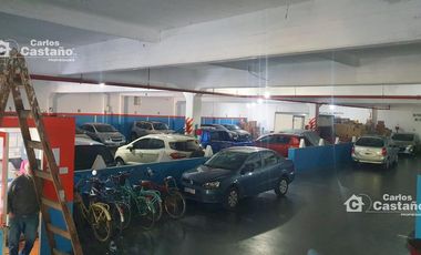 Enorme PH de 26x42M con capacidad para múltiples autos.