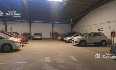 Enorme PH de 26x42M con capacidad para múltiples autos.